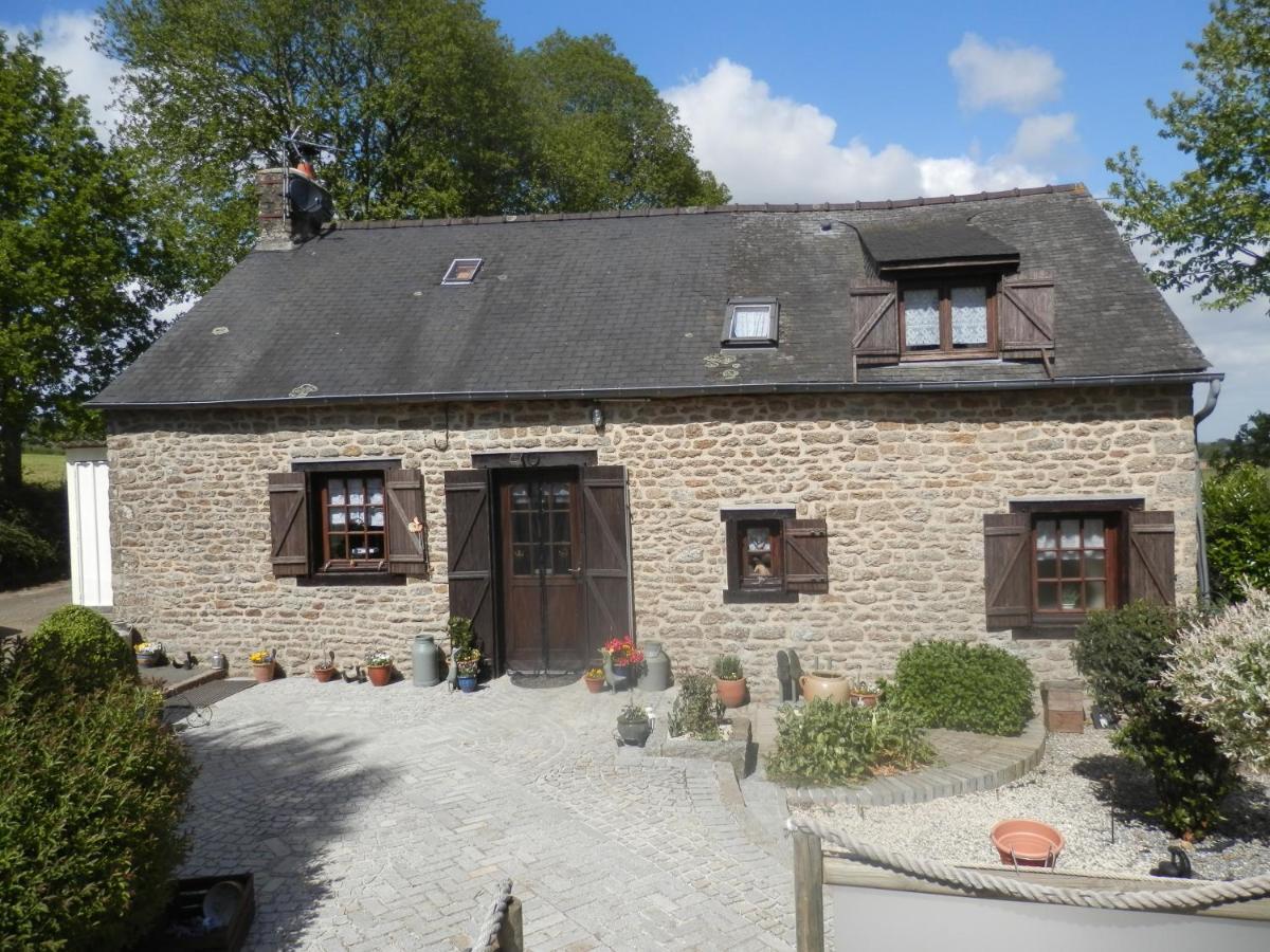 La Petite Cretouffiere - Naturiste Accommodation - Adult Only Colombiers-du-Plessis Exterior photo