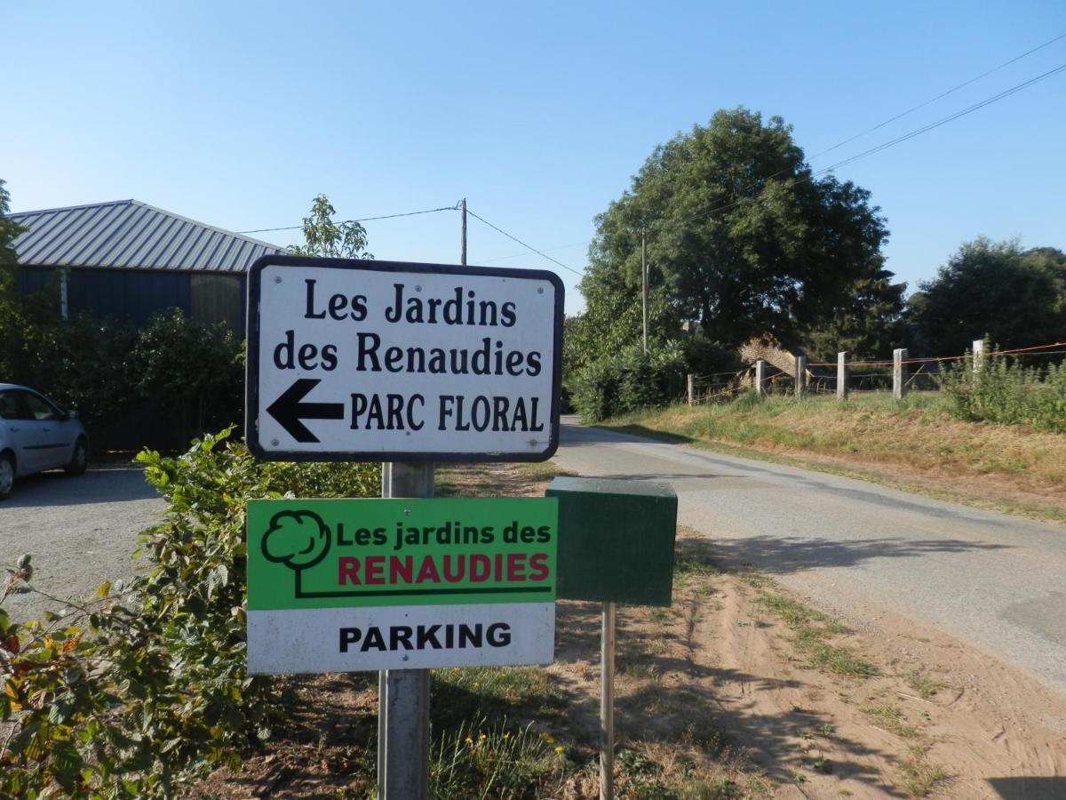 La Petite Cretouffiere - Naturiste Accommodation - Adult Only Colombiers-du-Plessis Exterior photo