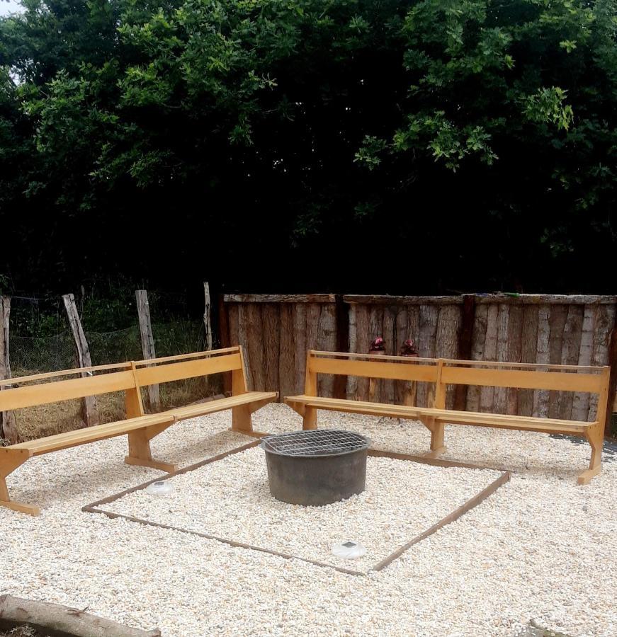 La Petite Cretouffiere - Naturiste Accommodation - Adult Only Colombiers-du-Plessis Exterior photo